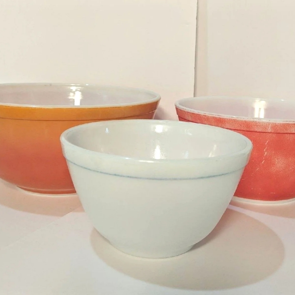 3 Vintage Pyrex Bowls Set 1